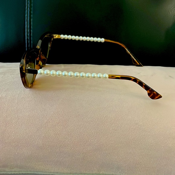 Gorgeous Cat Eye Sunglasses - Brown Tortoise Pearl - Picture 3 of 5